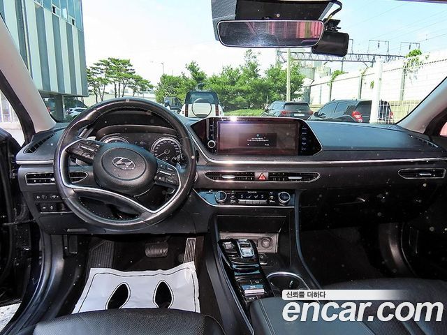 Hyundai Sonata — interior