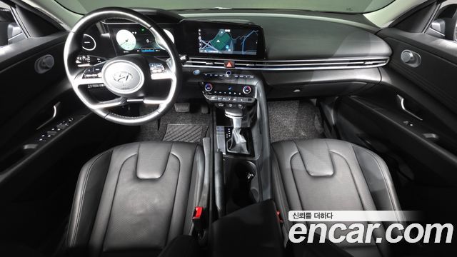 Hyundai Avante — interior