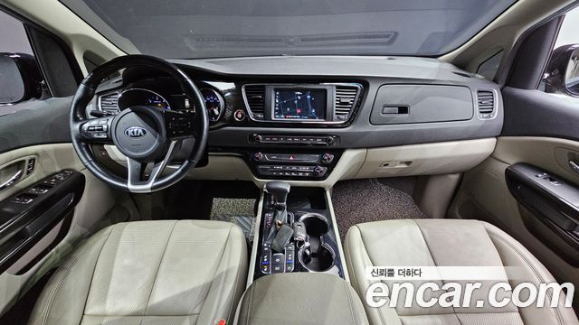 Kia Carnival — interior