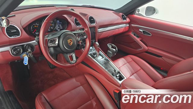 Porsche 718 — interior