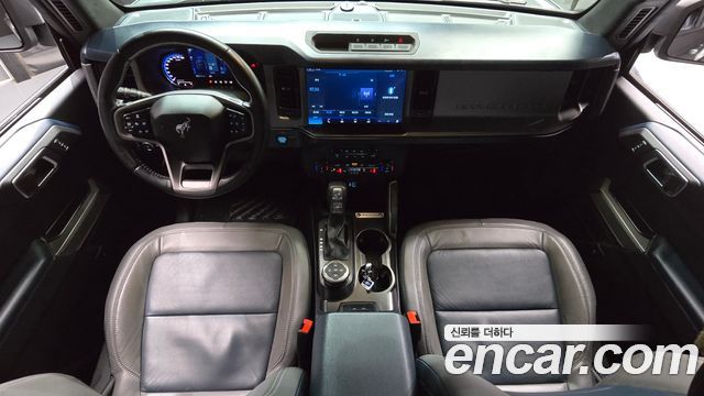 Ford Bronco — interior