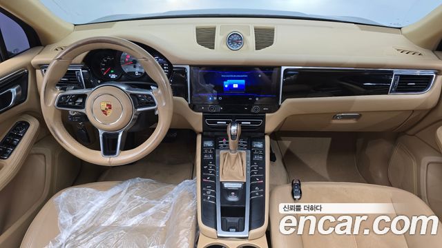 Porsche Macan — interior