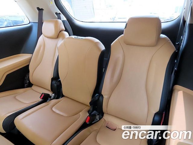 Kia Carnival — interior
