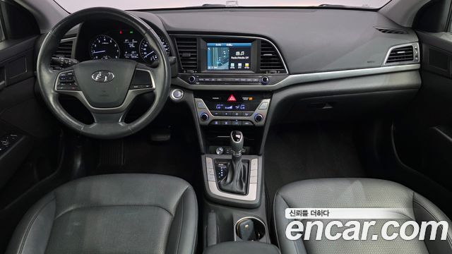 Hyundai Avante — interior