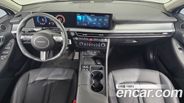 Hyundai Sonata — interior