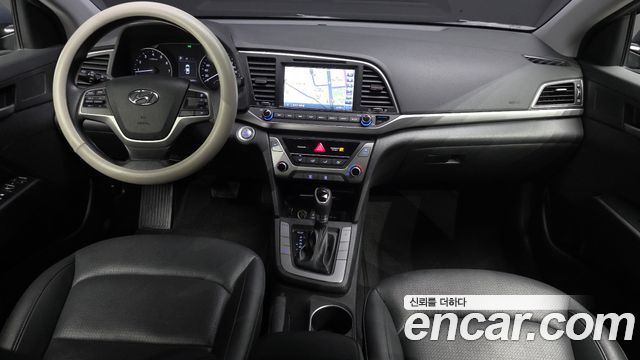 Hyundai Avante — interior