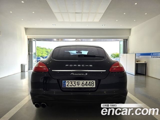 Porsche Panamera — interior