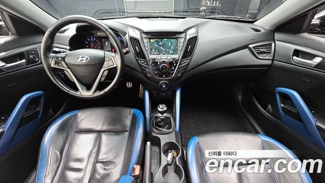 Hyundai Veloster — interior
