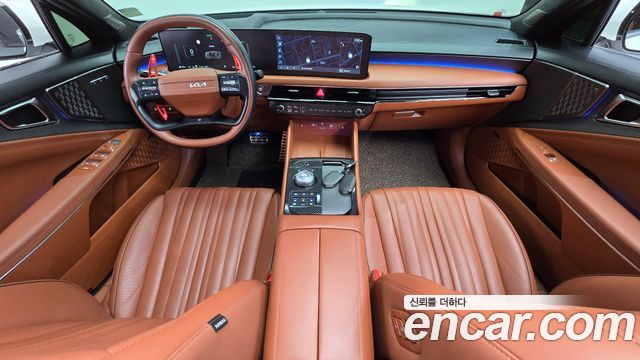 Kia K8 — interior