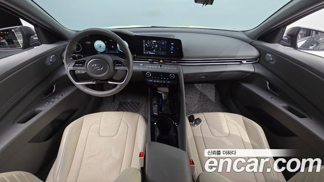 Hyundai Avante — interior