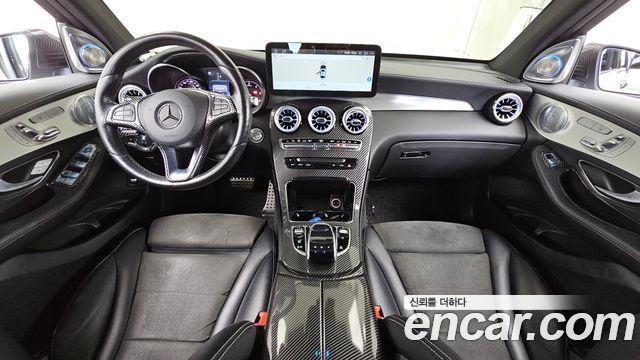 Mercedes-Benz GLC-Class — interior