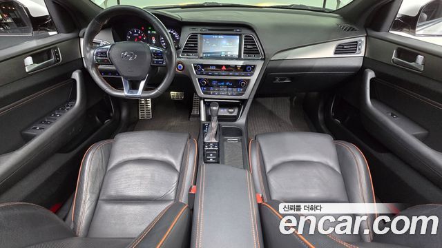 Hyundai Sonata — interior