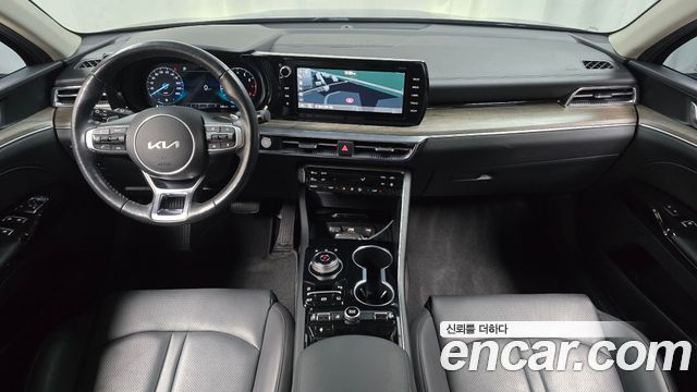 Kia K5 — interior