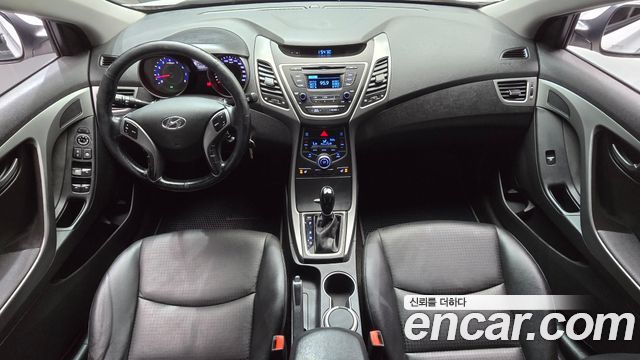 Hyundai Avante — interior