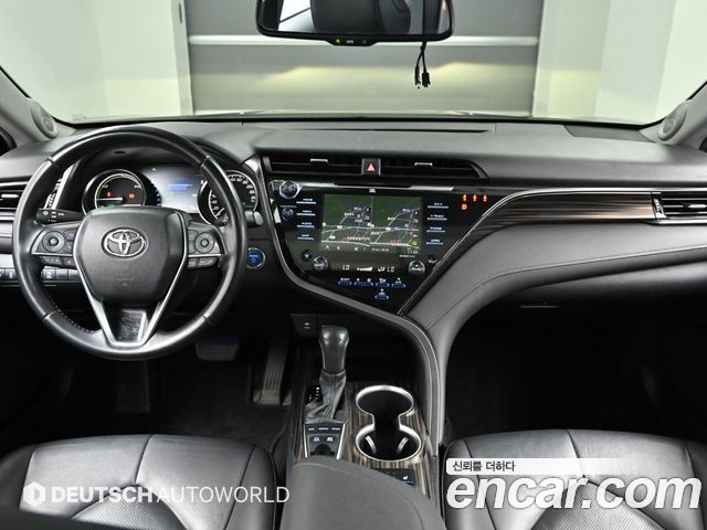Toyota Camry — interior