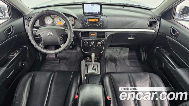 Hyundai Sonata — interior