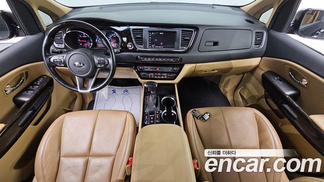 Kia Carnival — interior