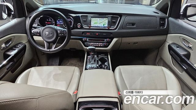 Kia Carnival — interior