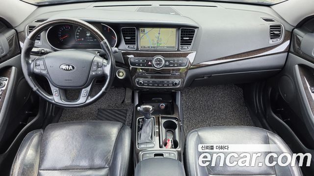 Kia K7 — interior