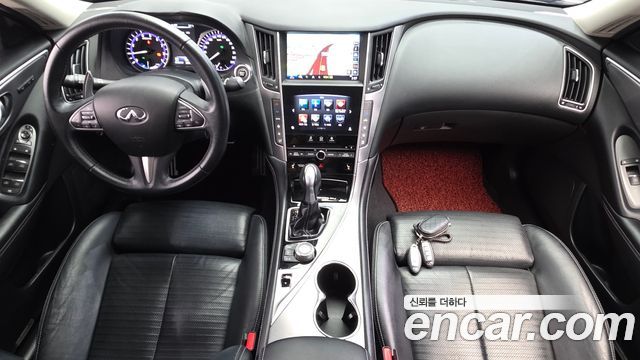 Infiniti Q50 — interior