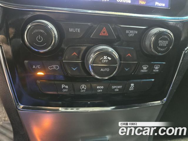 Jeep Cherokee — interior