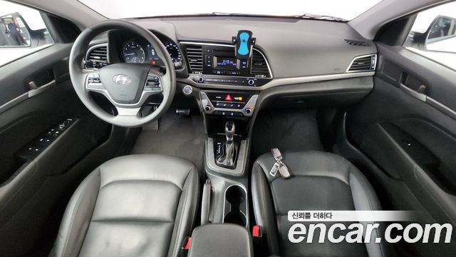 Hyundai Avante — interior