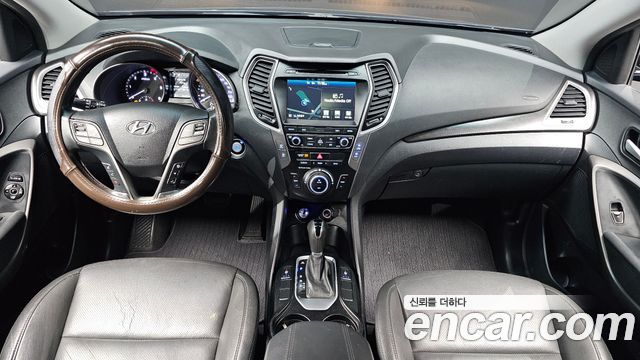 Hyundai Santa Fe — interior