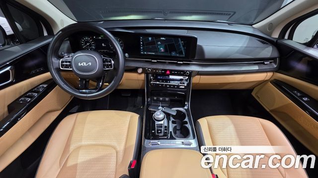 Kia Carnival — interior