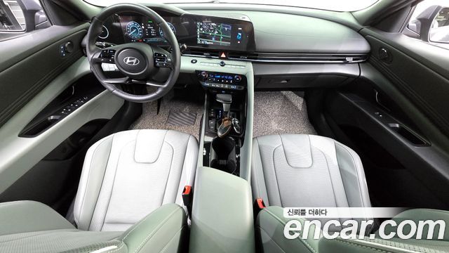 Hyundai Avante — interior
