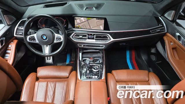 BMW X7 — interior