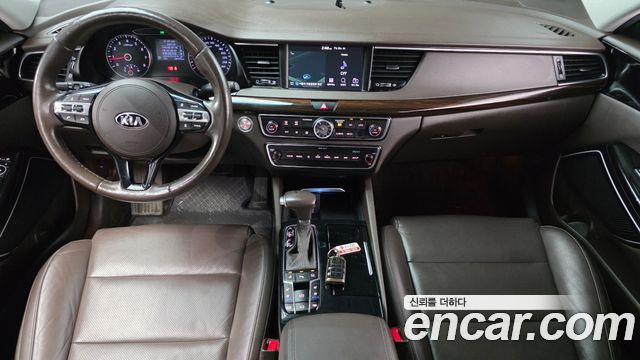 Kia K7 — interior