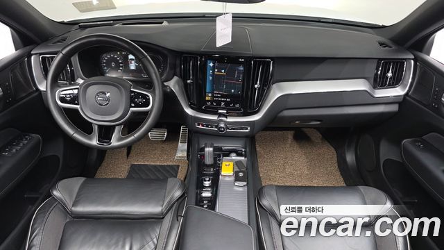 Volvo XC60 — interior