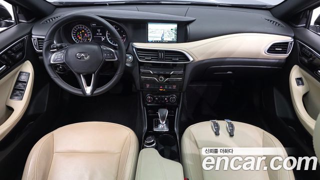 Infiniti QX30 — interior