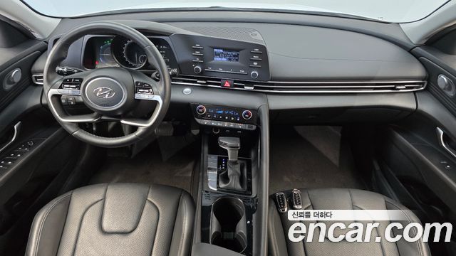 Hyundai Avante — interior