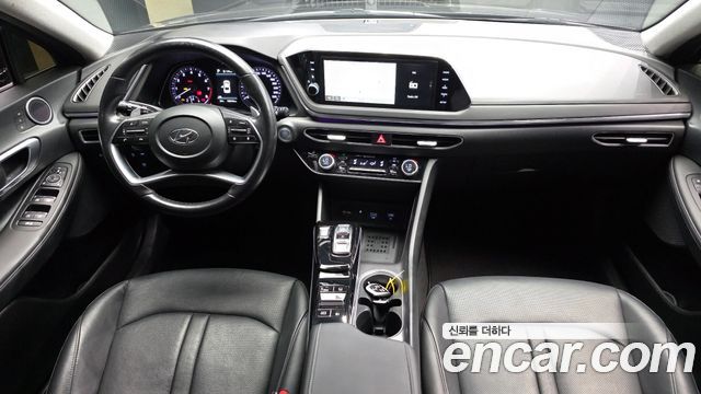 Hyundai Sonata — interior