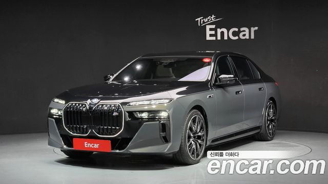 BMW i7