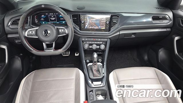 Volkswagen T-Roc — interior