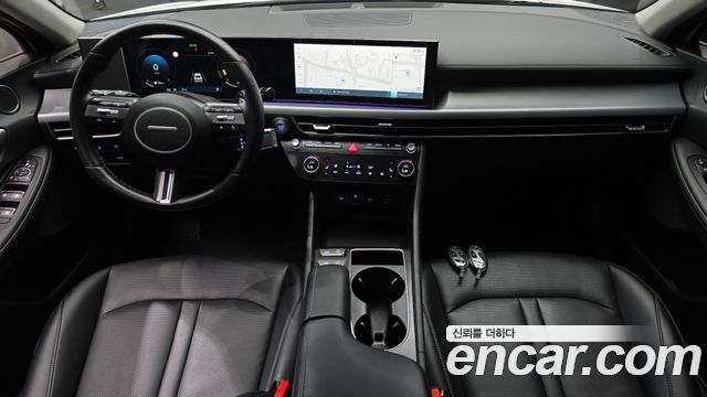 Hyundai Sonata — interior