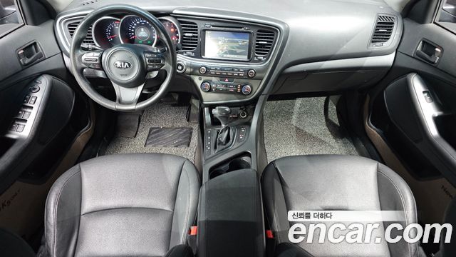 Kia K5 — interior