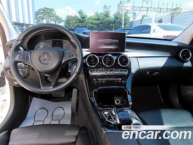 Mercedes-Benz C-Class — interior