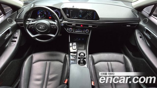 Hyundai Sonata — interior