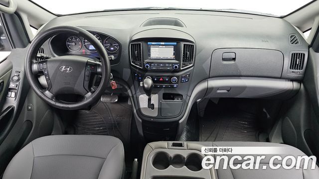 Hyundai Starex — interior