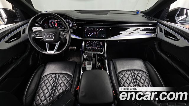 Audi Q8 — interior