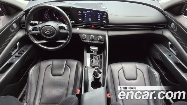 Hyundai Avante — interior