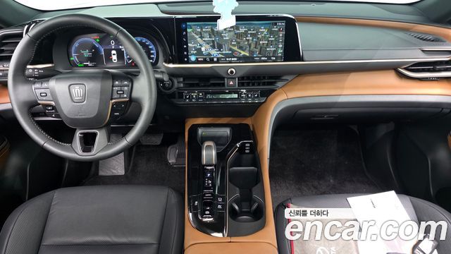 Toyota Crown — interior