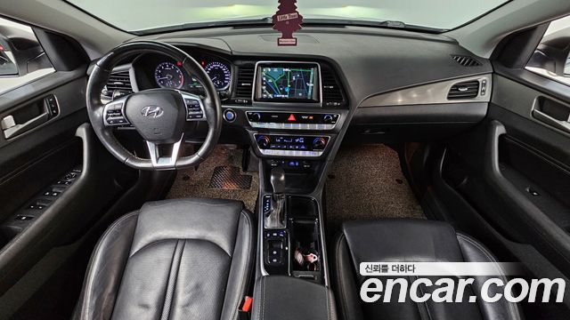 Hyundai Sonata — interior