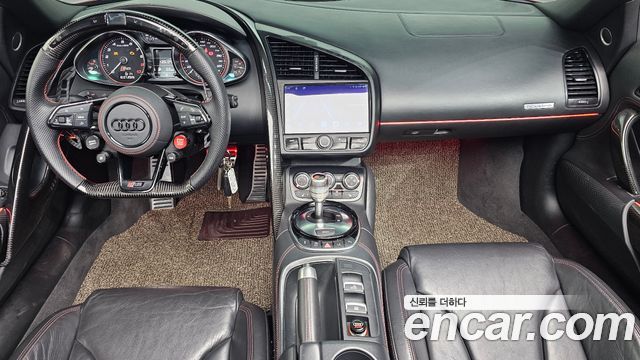 Audi R8 — interior