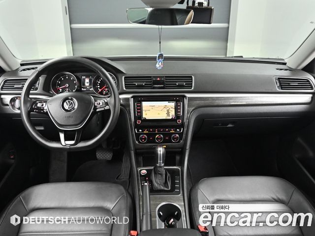 Volkswagen Passat — interior
