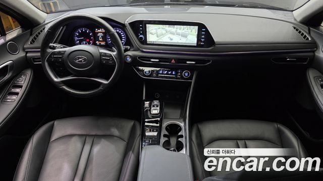 Hyundai Sonata — interior