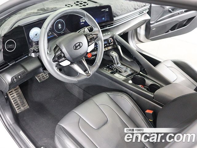 Hyundai Avante — interior